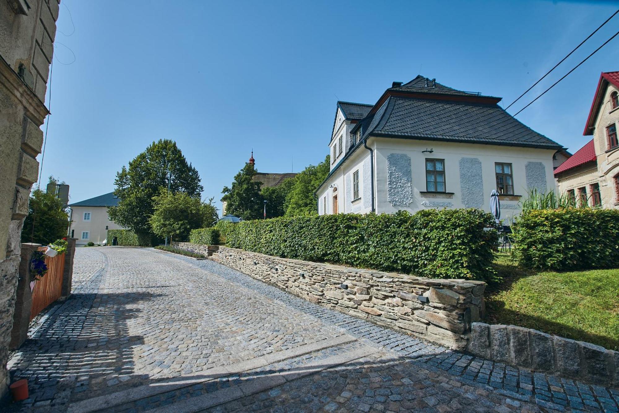Barokni Kaplanka 1796 A. D. - Luxusni Apartmany V Ceskem Raji Zelezny Brod 外观 照片
